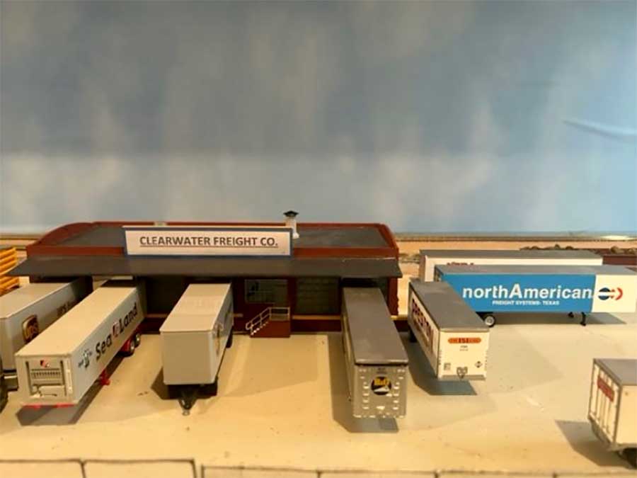 HO scale freight loading