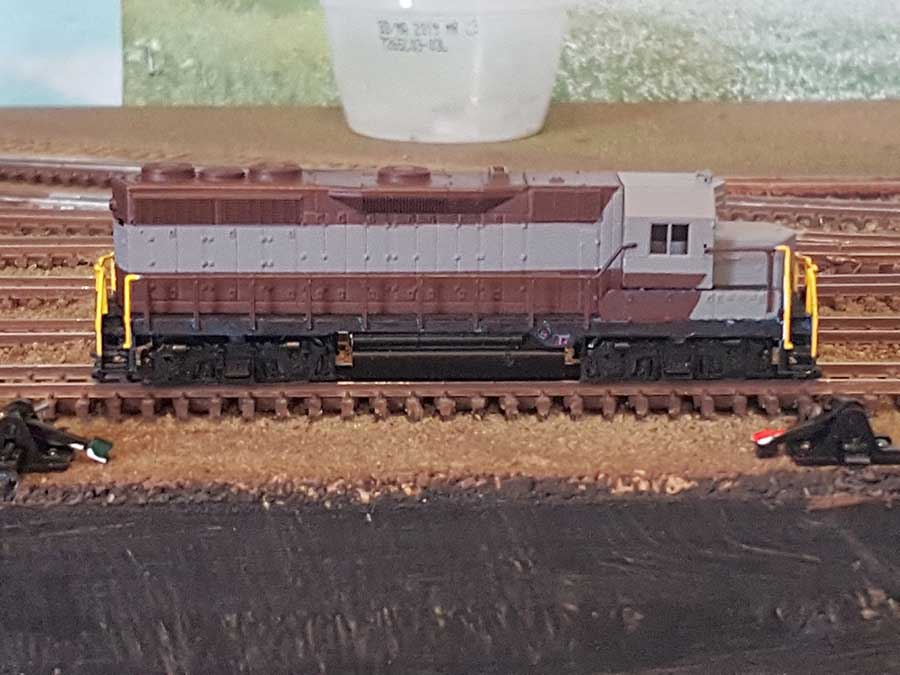 N scale locomotive