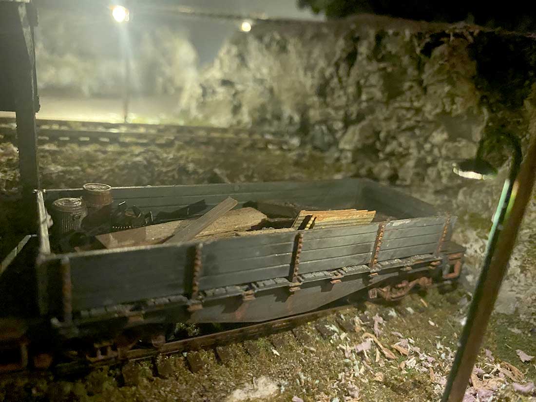 model train flat bed wagon