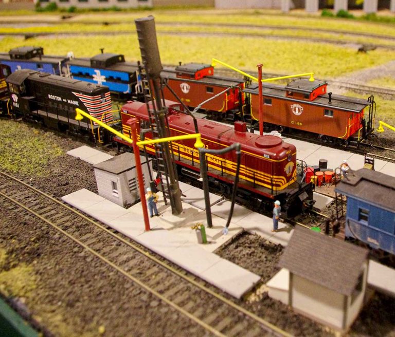 HO scale switcher Model railroad layouts plansModel railroad layouts