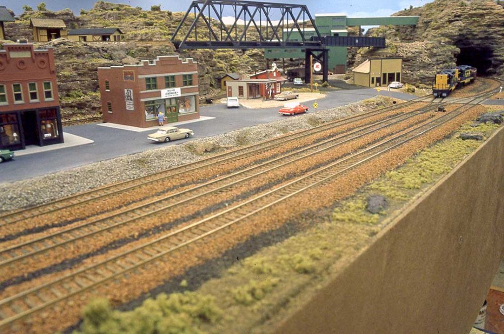 HO scale roads Model railroad layouts plansModel railroad layouts plans