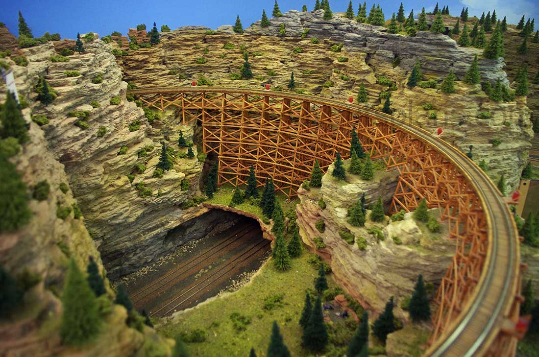 HO scale model railroad trestle bridge