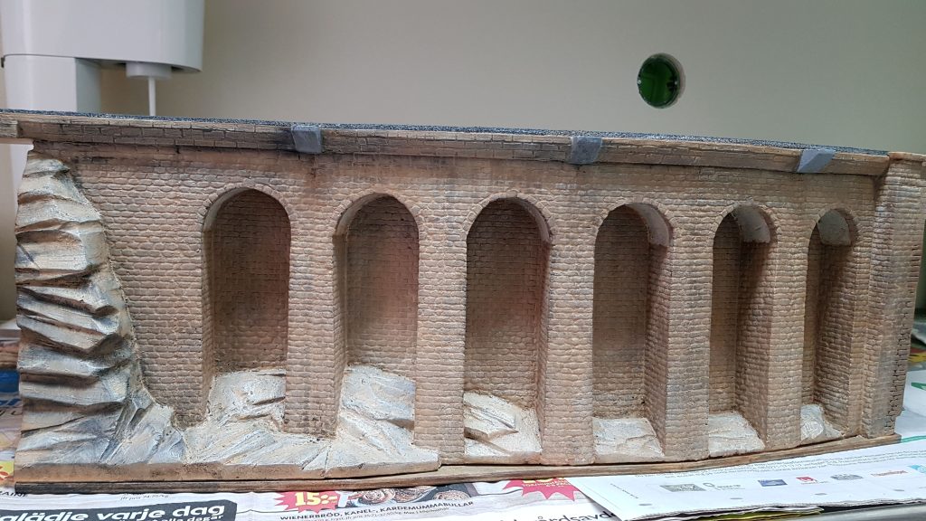 HO scale tunnel and stone walls Model railroad layouts plansModel