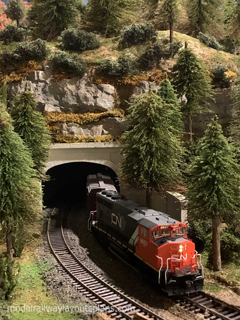 model train diesel locomotive tunnel