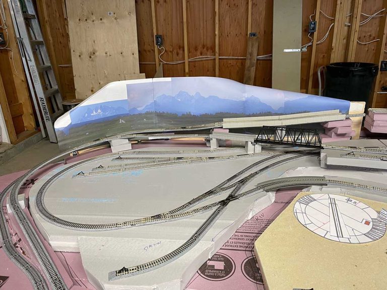 How to build a model train table Model railroad layouts plansModel