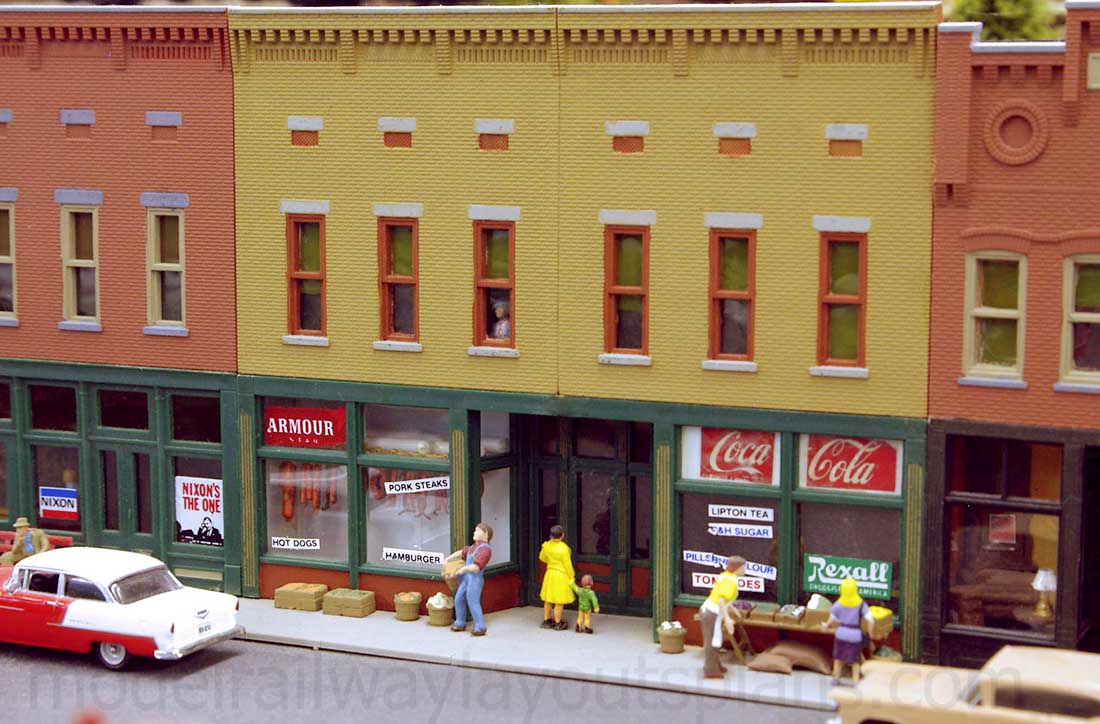 HO model railroad mountain town store