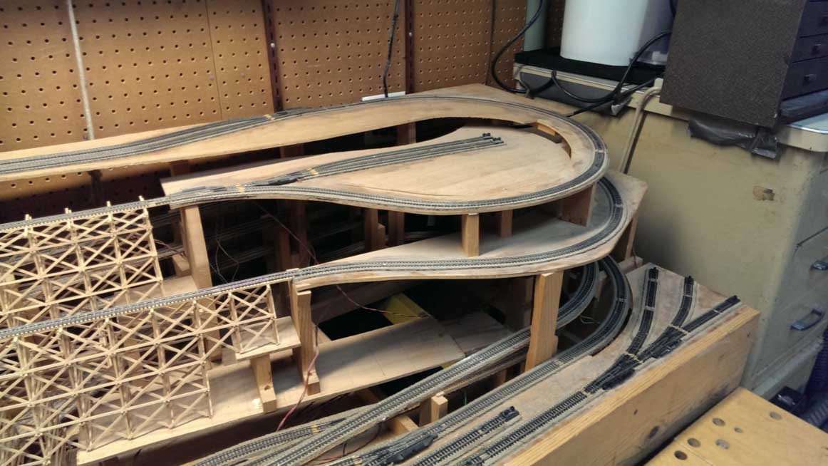 Building a railroad helix - Richard's - Model railroad layouts ...