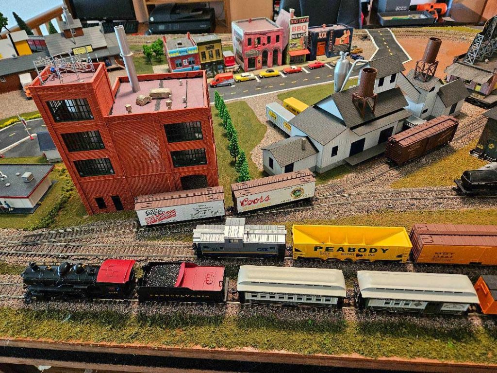 4x8 HO scale train layout - Model railroad layouts plansModel railroad ...