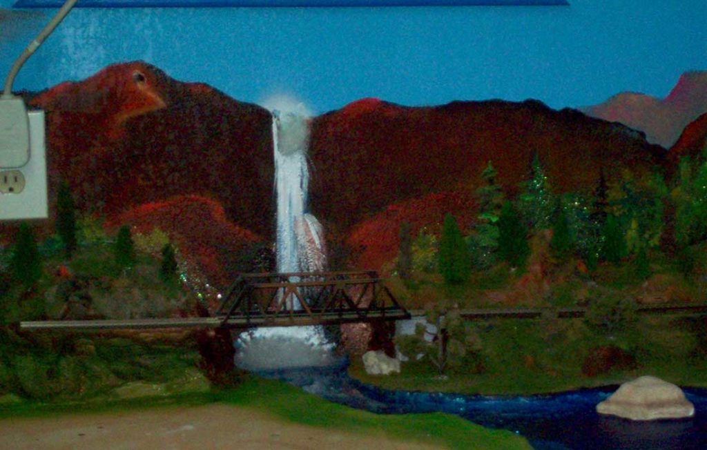 Model Train Loop Backside Model railroad loop - Model railroad layouts plansModel railroad ...
