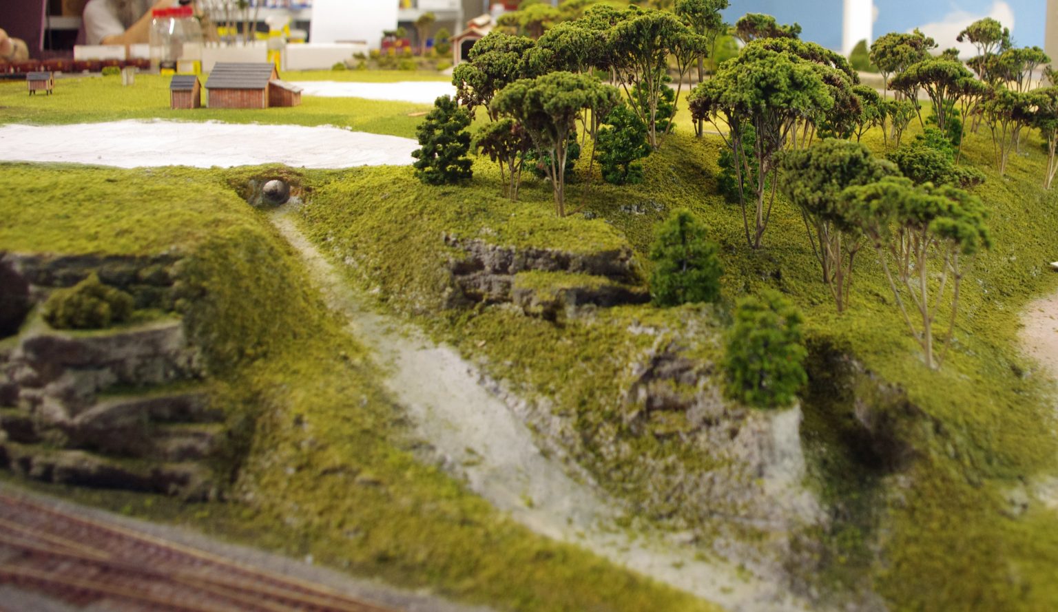 Model Train Rivers HO train layout with rivers - Model railroad layouts plansModel ...