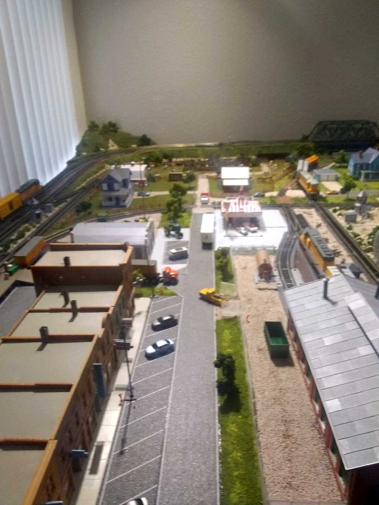 How to run multiple trains on one track - Model railroad layouts ...