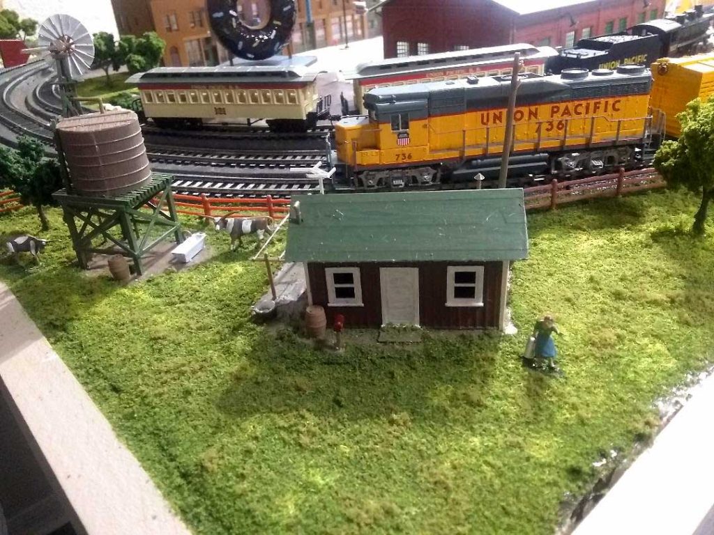 How to run multiple trains on one track - Model railroad layouts ...