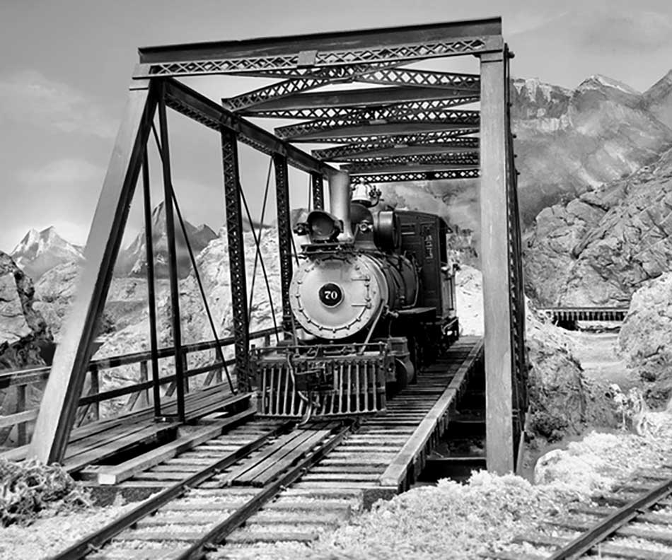 Battery power for model trains going over bridge