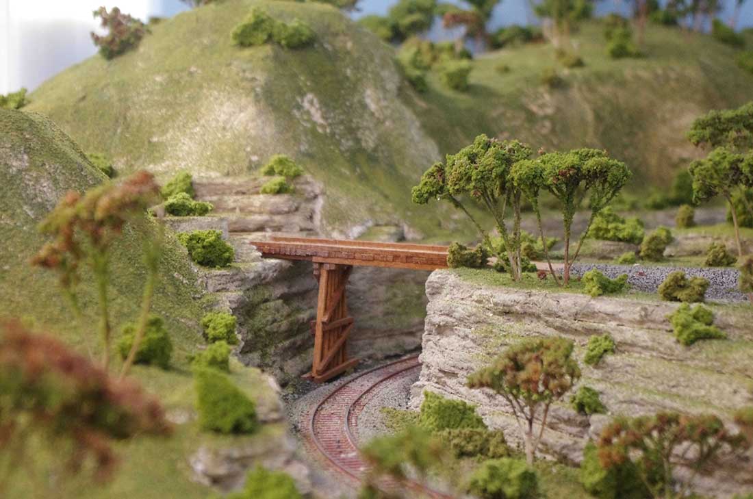 HO scale wooden bridge