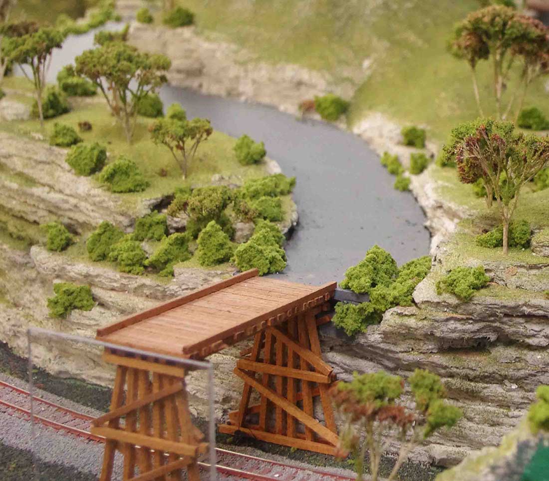 HO scale wooden bridge