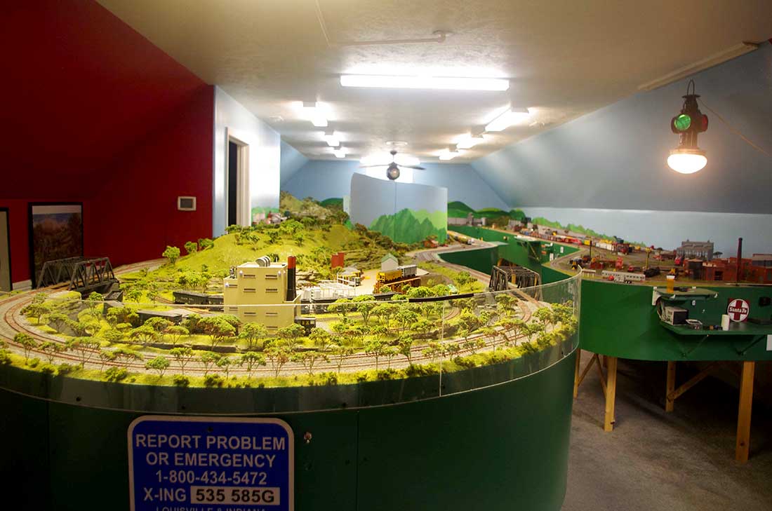 HO scale mainline end view