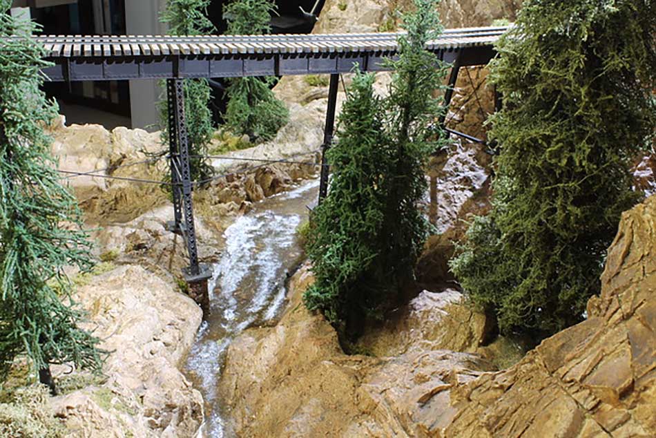 O scale trees and bridge