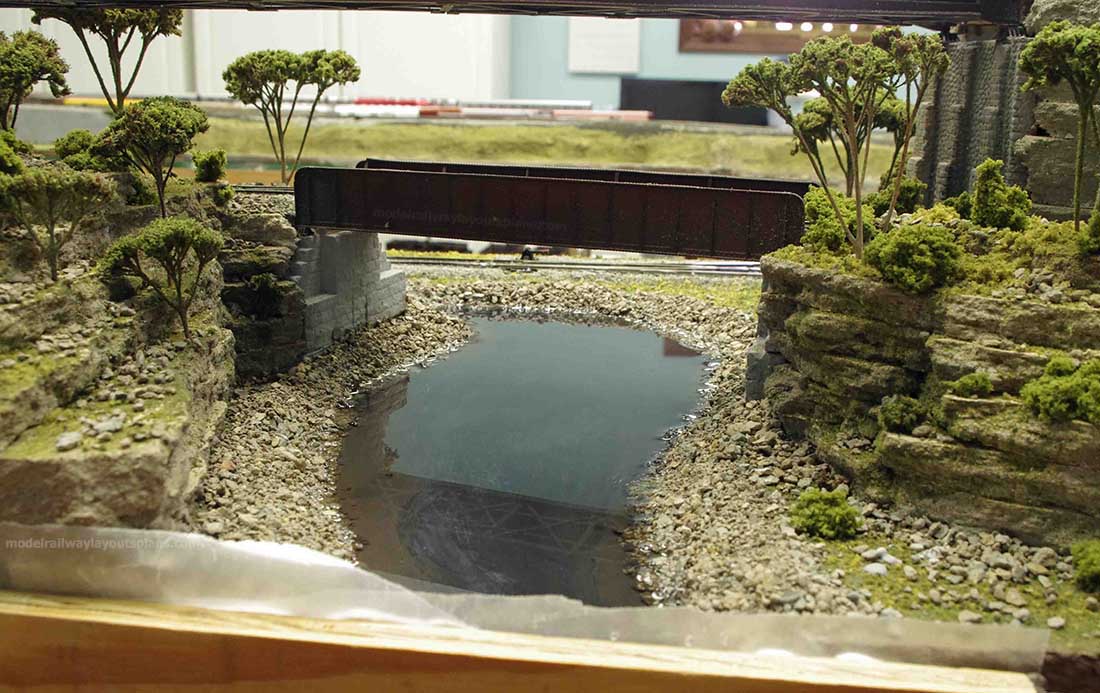 HO scale model train scenery