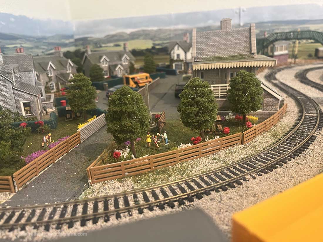 model railway OO scale road