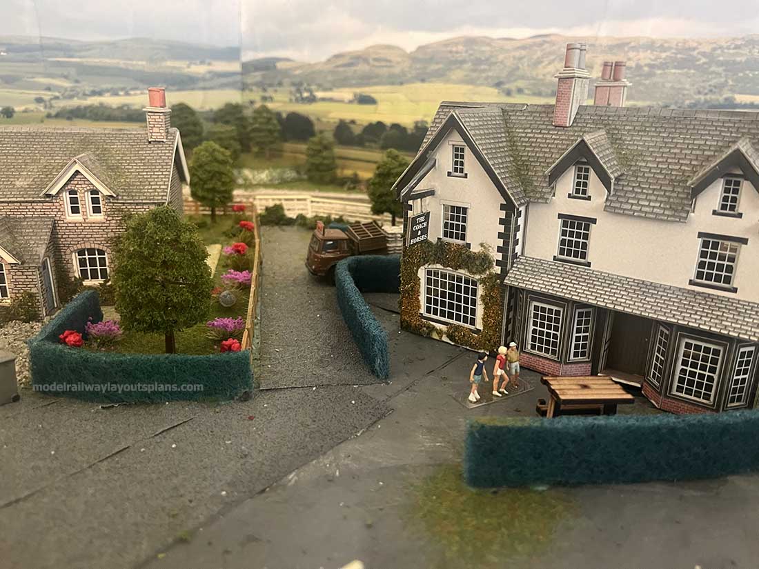 oo scale pub