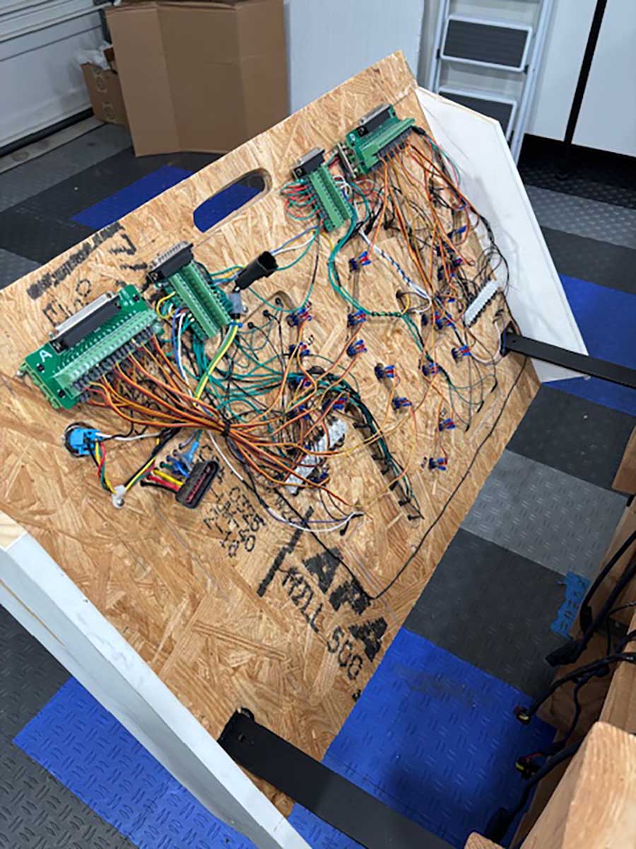 Model train DCC wiring