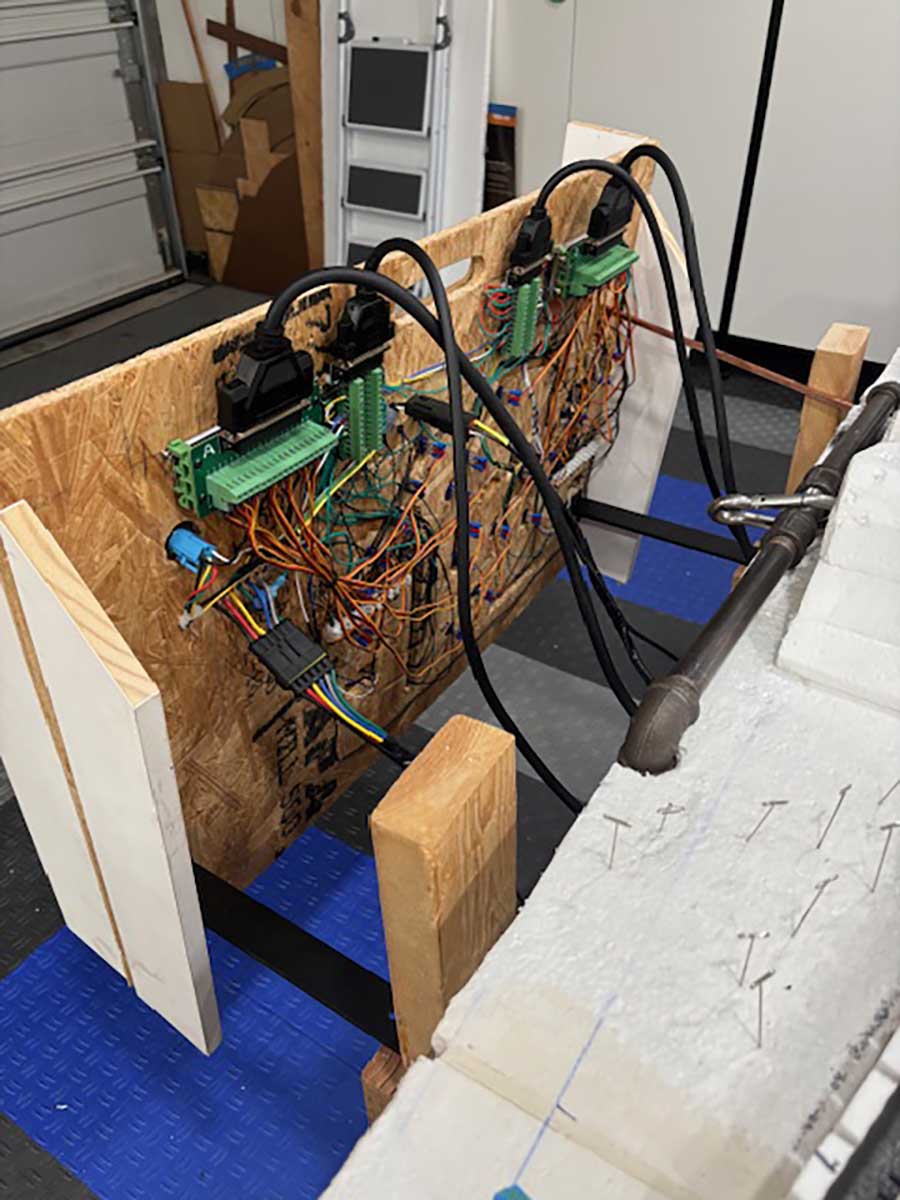 Model train DCC wiring