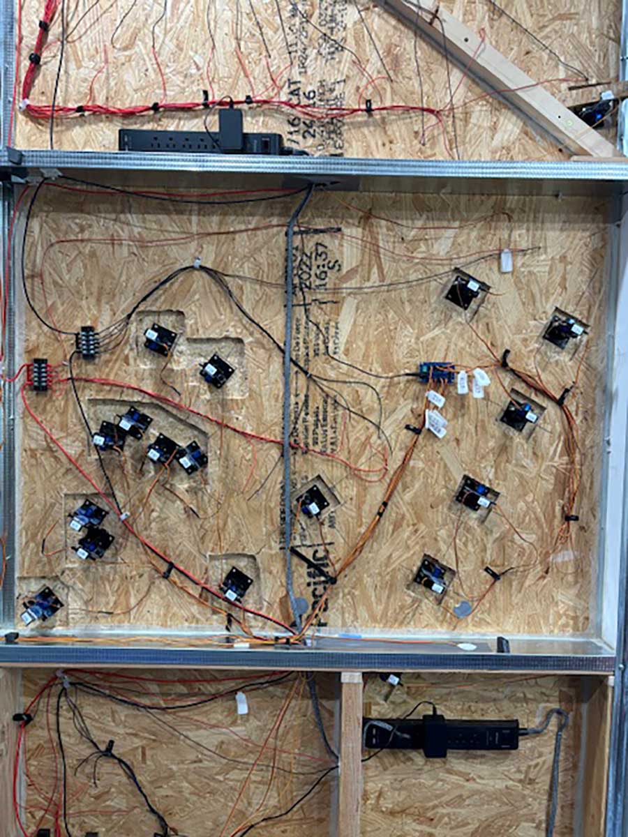 Model train DCC wiring