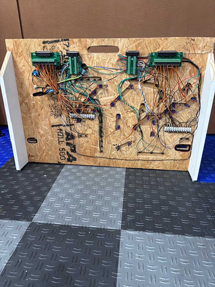 Model train DCC wiring